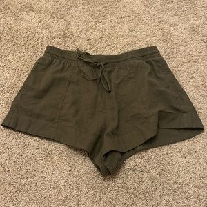 Universal Thread cargo shorts. Size medium